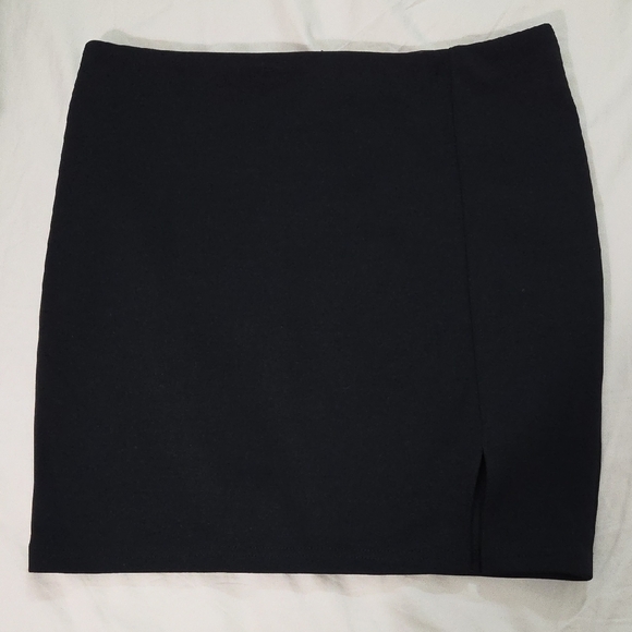 CANTON WALKER, Elegant Dark Mini Skirt - Picture 4 of 10